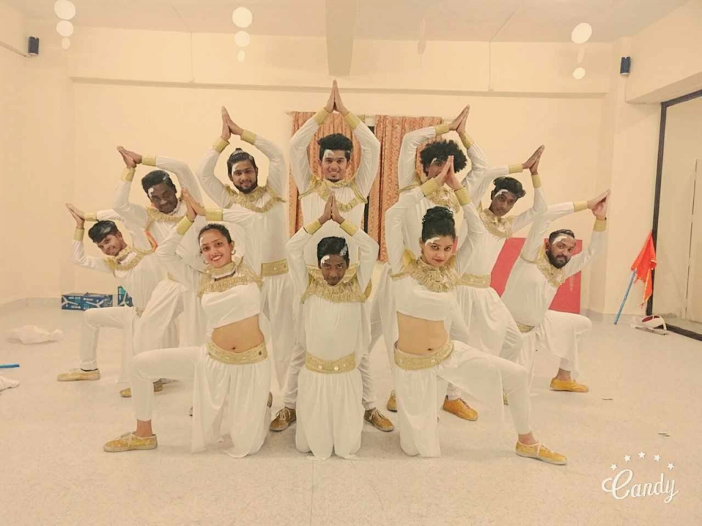 A patriotic performance by Manasi Patil dance group @ Phoenix Marketcity